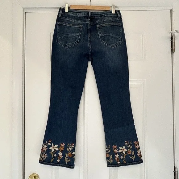 Driftwood Roxy Ladies Cropped Flare Denim Jeans Floral Boho Embellished 29 - Picture 2 of 11